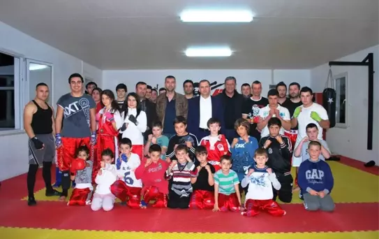 Küçükköy'de Kıckbox ve Güreşe İlgi Artıyor