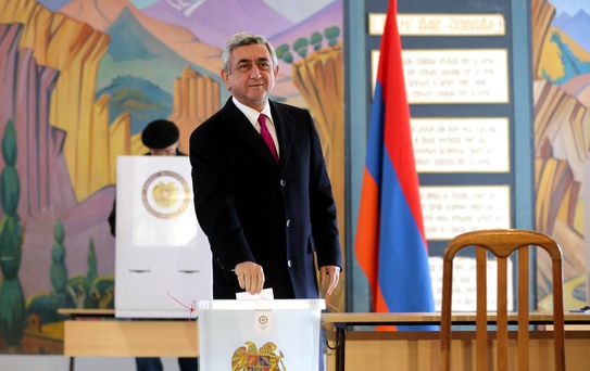 Ermenistan'da Siyasi Liderler Oylarını Kullandı