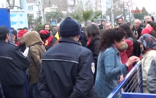 Çanakkale Kadın Mitinginde Yöneticilere Tepki Kadın Mitinginde Yöneticilere Tepki Çanakkale Kadın...