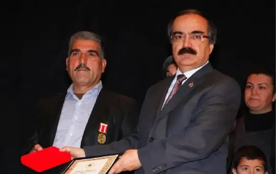 Övünç Madalyalarını Gözyaşlarıyla Aldılar