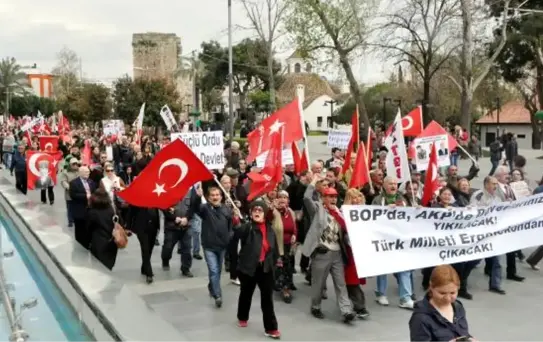 Antalya'da 'Mütalaa' Protestosu