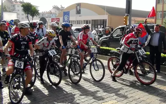 Bisiklet Tutkunları Tralleis Yarışlarında Buluştu