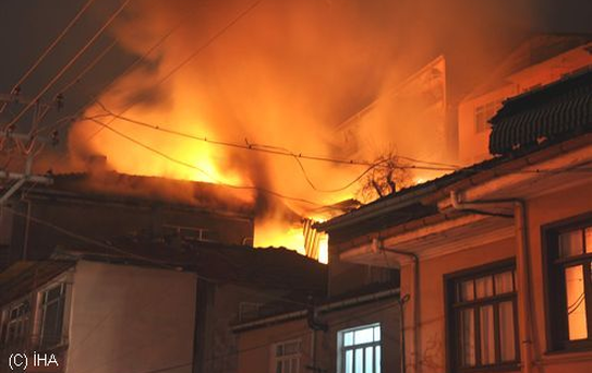 Denizli'de Çatı Yangını
