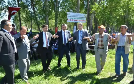 Islah Edilen Mera Halaylarla Açıldı