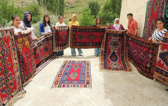 Kök Boyalı Kilimleri Öğrenciler Sergiledi