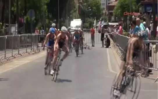 Triatlonda Altın Madalya Hollandalı Sporcu Rachel Klamer'in Oldu