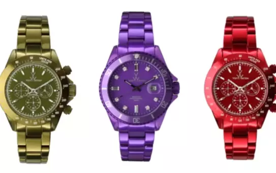 Metalik Yansıması ToyWatch ile Bileklerde!