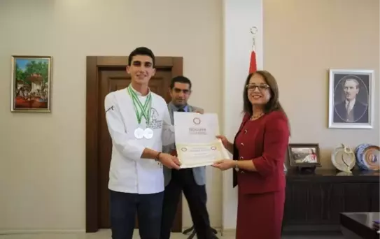 Turizm Fakültesi Öğrencileri Yemek Yarışmasından Madalya ile Döndü