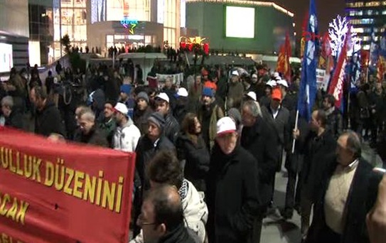 Sendika Üyeleri Şişli'de Hükümeti Protesto Etti