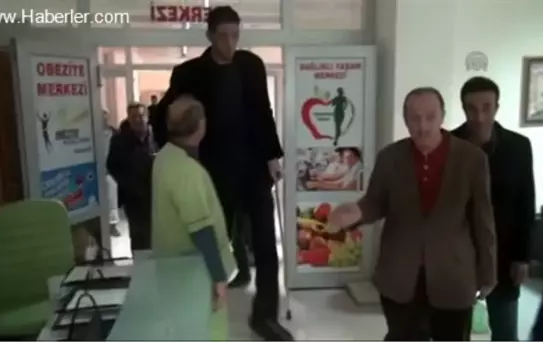 Dünyanın En Uzun Adamı Rakip Tanımıyor