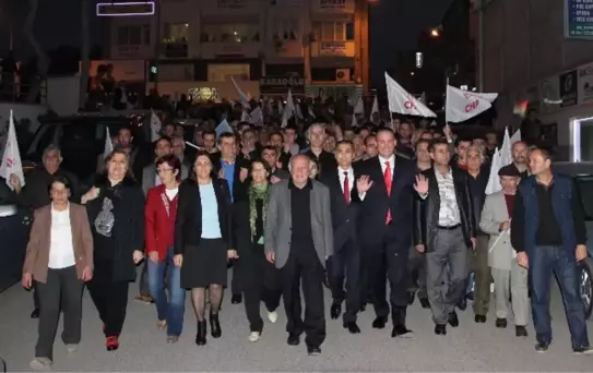 Aliağa, CHP'nin Genç Adayı Barış Eroğlu'nu Bağrına Bastı