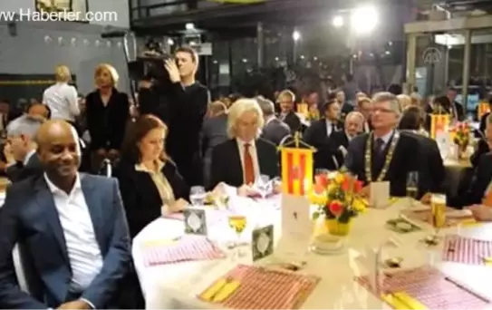 Büyükelçi Karslıoğlu, 'Kara Lahana Kralı' seçildi -