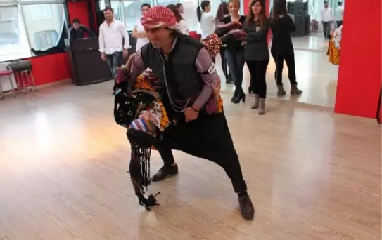Diyarbakır'da Yöresel Kıyafetler ile Tango Gösterisi Yapıldı