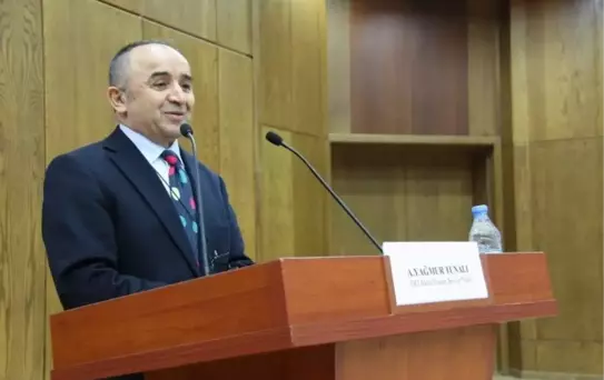 Üniversite'de 'Şiirin Kanatlarında' Konulu Konferans Düzenlendi