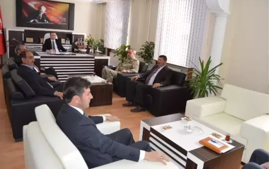 Dede, Torun ve Yeğenin Başkanlık Yarışı
