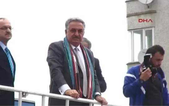 Bakan Yazıcı'nın Mitinginde Paramotor Tepkisi