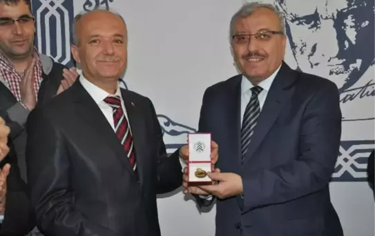 Dursunbey Belediye Başkanı Bahçavan Mazbatasını Aldı