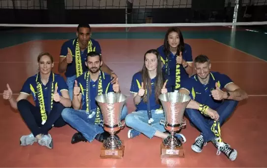 Fenerbahçe'de, 'Tek Arma İki Kupa'Nın Öyküsü Anlatıldı