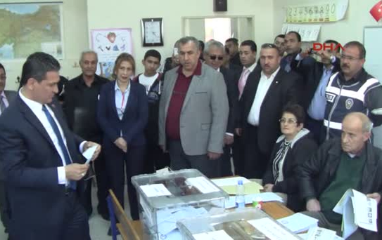 İskenderun'da 547 Sandıkta Oy Pusulaları İnceleniyor