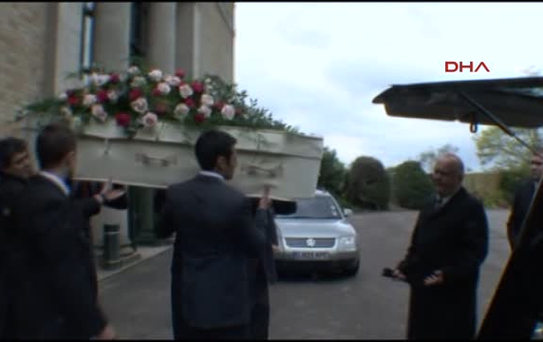 Londra'da İmam ve Papaz Duaları ile Cenaze Töreni