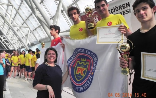 İzmir Özel Fatih Koleji Erkek Yüzme Takımı Türkiye Şampiyonu Oldu