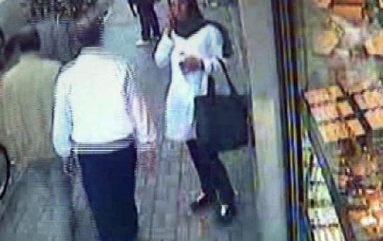 Şık Giyimli Kadınlar, Bir Çanta Dolusu Yüzük Çaldı