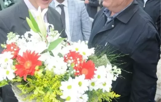 Başkan Ergün Çiçeklerle Karşılandı