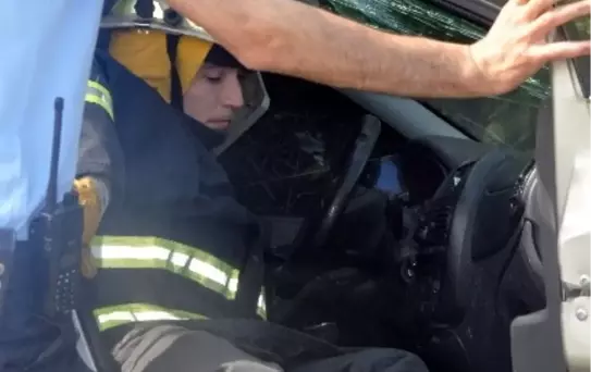 Yoldan Çıkarak Bariyerleri Aşan Otomobil 75 Metre Sürüklendi