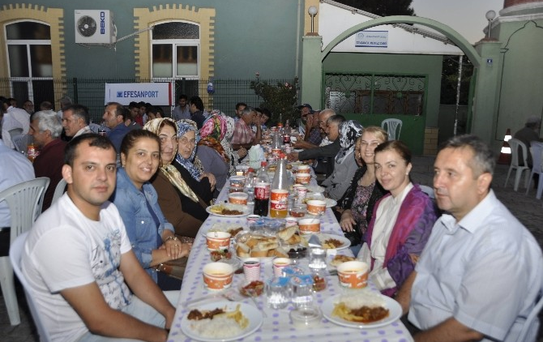 İftar Sofraları Tavşancıl'da Kuruldu