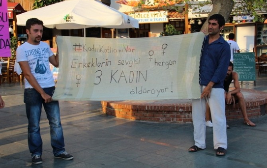 Kaş'ta Kadın Cinayetleri Protesto Edildi