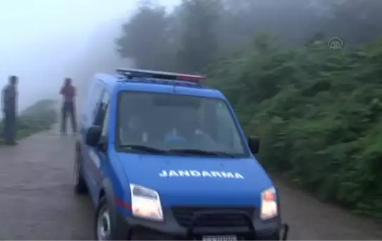 Kamyonet uçuruma yuvarlandı: 3 ölü, 3 yaralı -