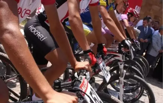 Ahlat'ta 'Uluslararası Dağ Bisikleti Yarışı' Tamamlandı