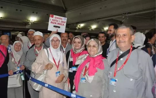 İlk Hac Kafilesi Dualarla Uğurlandı