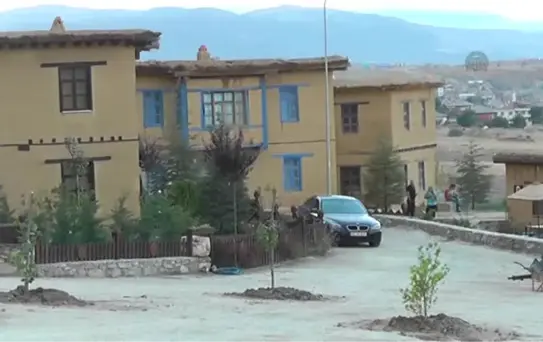 'Sonsuz Şükran Köyü', sanatçıların buluşma mekanı oldu -