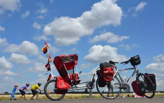 Öğretmen Çift, Bisikletle 7 Ülke Gezdi