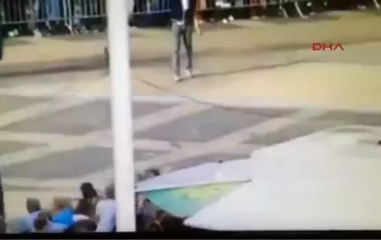 Canavar Kamyon Seyircilerin Arasına Daldı, 3 Ölü, 15 Yaralı