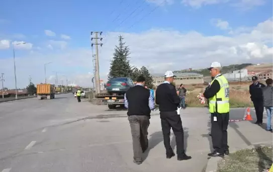 Otomobille Hastaneye Götürdüğü Babası Kazada Öldü