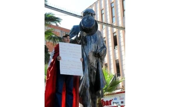 Atatürk Anıtı'nda Tek Kişilik Protesto