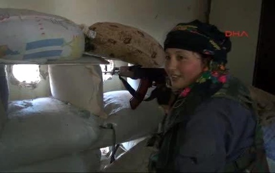 Kobani'de Kadınlar da Mevzide