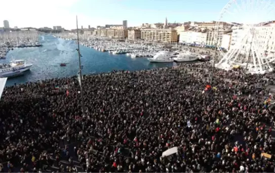 Dünya Liderleri İnsanlık İçin Paris'te Yürüyecek