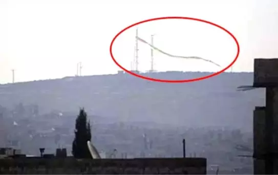 YPG'den Kobani'ye 76 metrelik Zafer Bayrağı