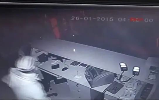 Alanya'daki İşyeri Soygunu Güvenlik Kamerasında
