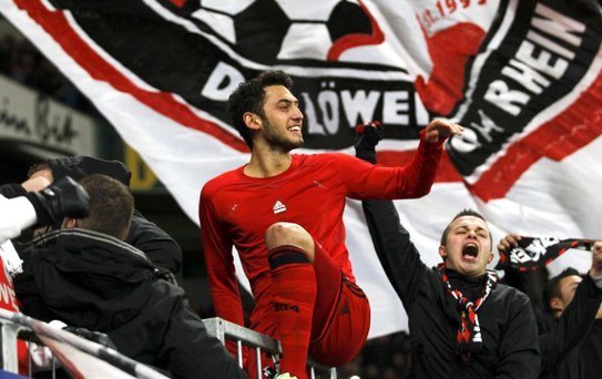 Hakan Çalhanoğlu 'Efsane'Ler Arasında