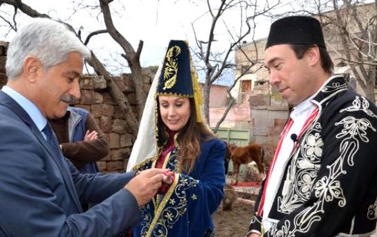 Amerikalı Gazeteci Çift İçin Kayseri'de Temsili Evlilik Töreni
