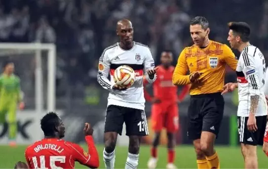 Beşiktaş-Liverpool Maçının İlk Yarısı Golsüz Bitti