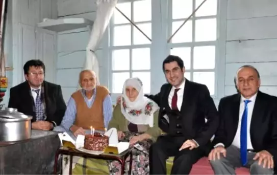 Bu İlçede 70 Yaş Üstüne Sürpriz Doğum Günü