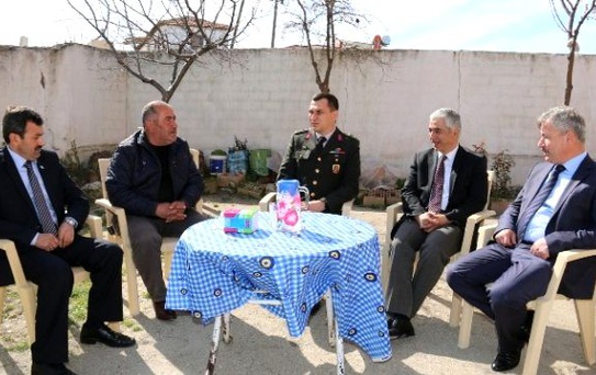 Saruhanlı Protokolünden Şehit Ailesine Ziyaret