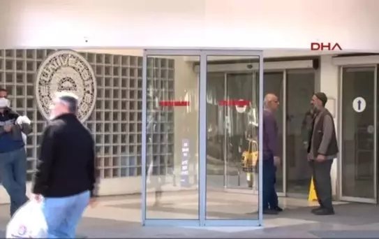 İzmir'de İki Doktor, Domuz Gribi Şüphesiyle Tedavi Altında