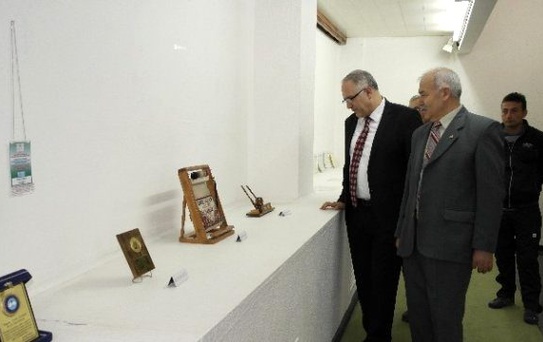 Emekli Başmüfettiş Ödüllerini Sergiledi