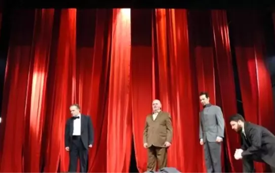 Adana'da Tiyatro Dolu Günler Sürüyor